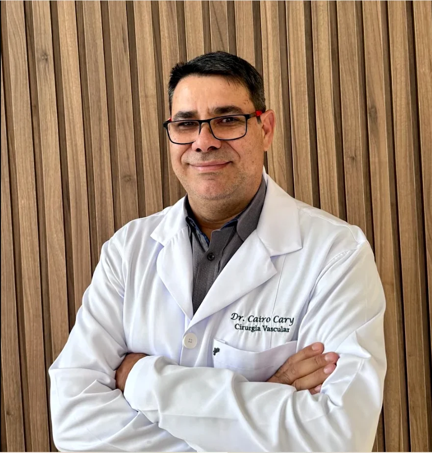 Retrato profissional do Dr. Cairo Cary